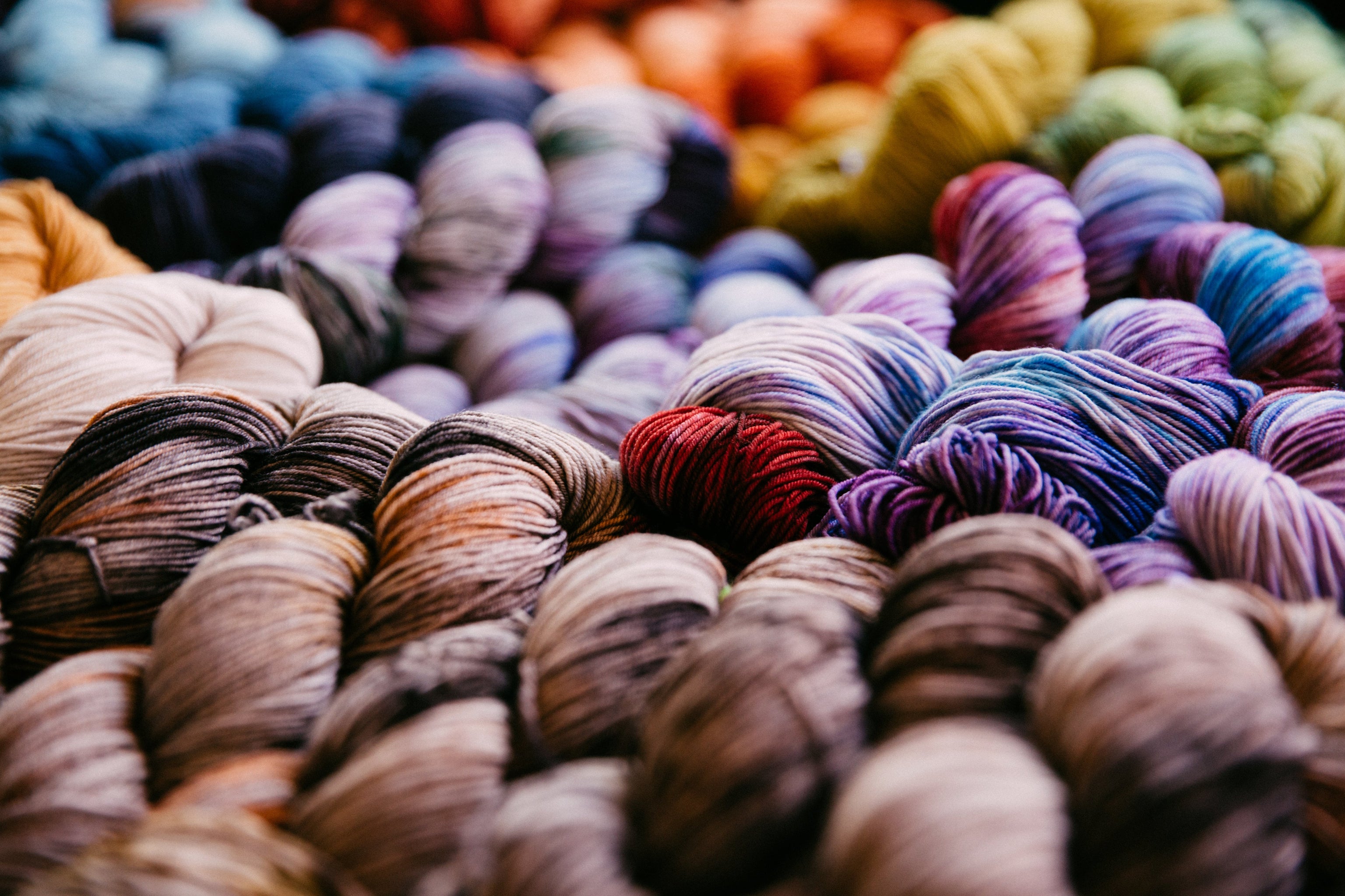 Nombreuses pelotes de laine pour le Tufting Multicolore - La Balmo Tufting