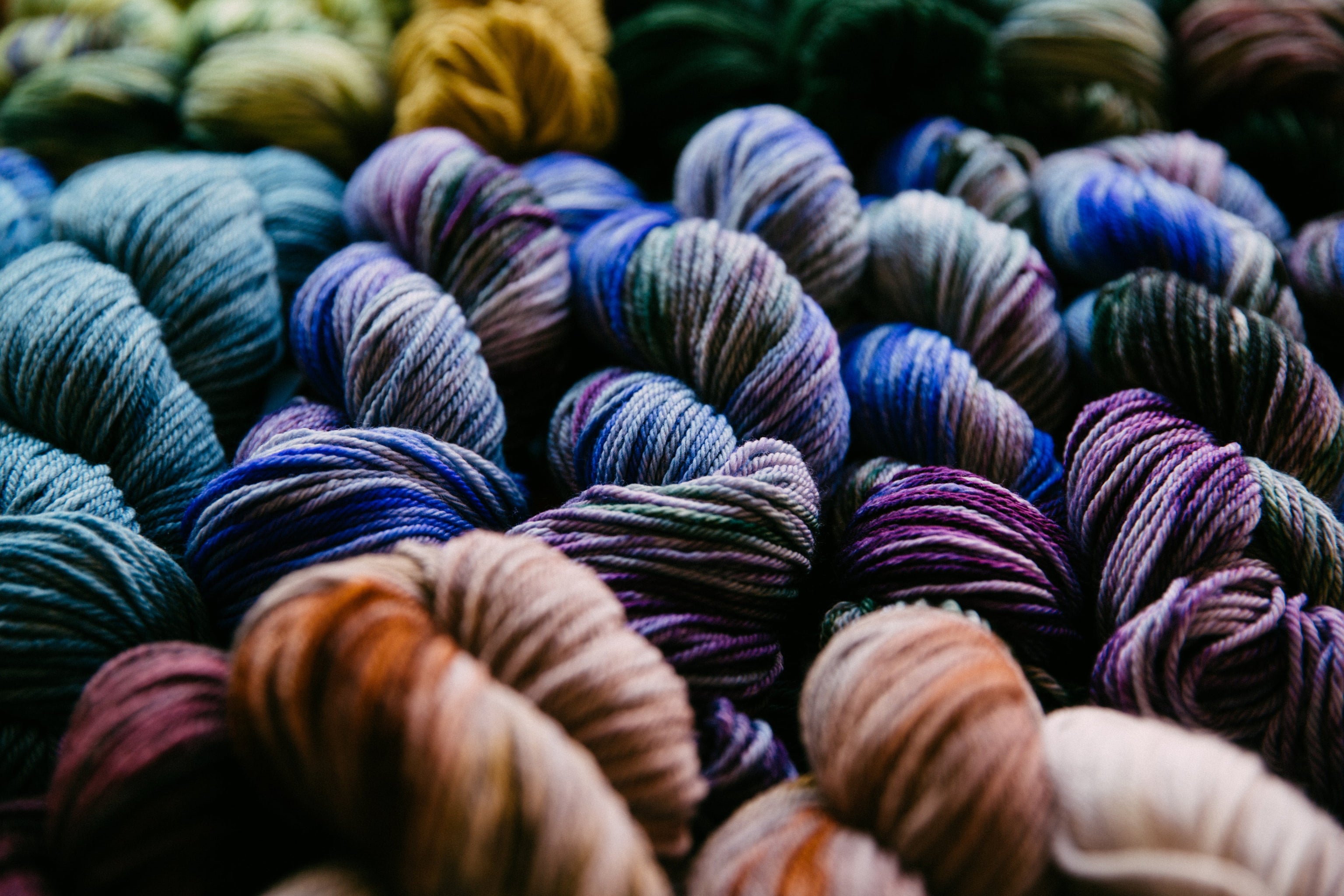 Nombreuses pelotes de laine pour le Tufting Multicolore - La Balmo Tufting