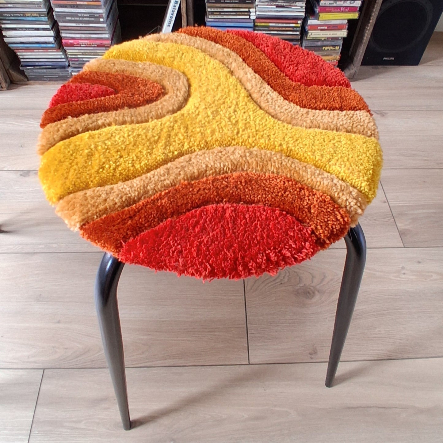 Tabouret tufté - La Balmo TUFTING - design vintage coloré jaune orange rouge