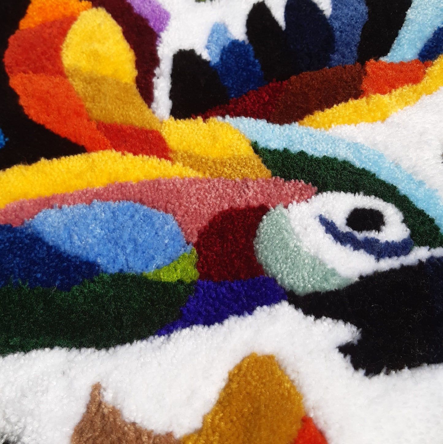 Zoom_Deco_murale_Rainbow_-_perroquet_-_ara_-_La_Balmo_Tufting