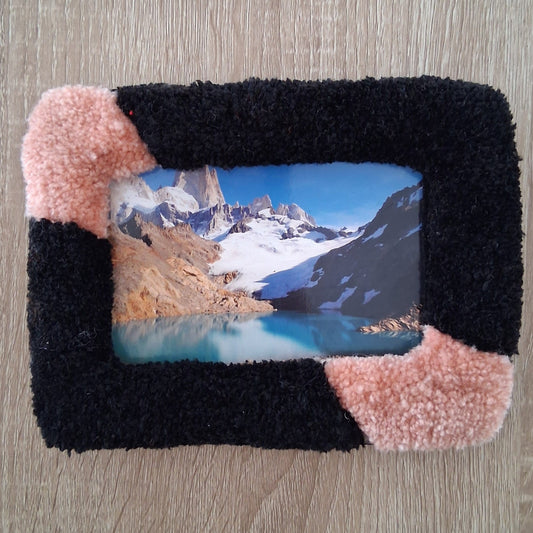 Cadre photo tufting en laine - décoration murale réalisée par La Balmo TUFTING