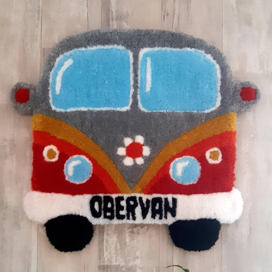 Decoration murale créée pour un cadeau de mariage. Représente un van, style hippie. Créé par la Balmo Tufting