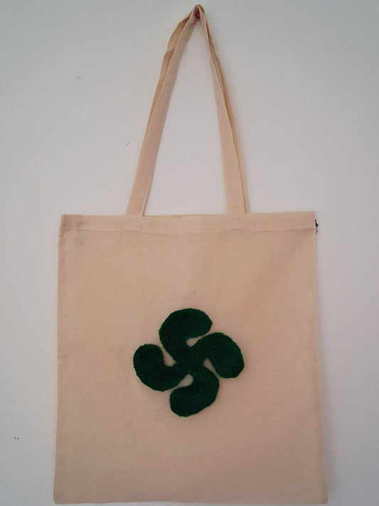 Tote bag tufté croix basque vert par La Balmo Tufting en laine acrylique et coton