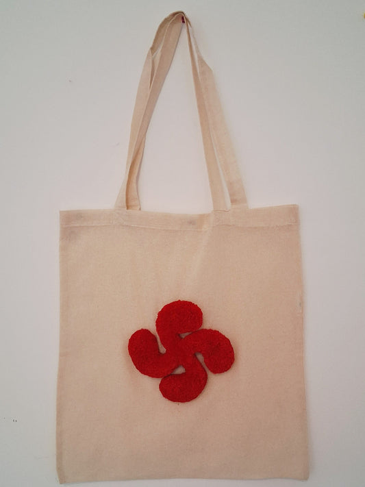 Tote bag tufting croix basque rouge créé par La Balmo Tufting en laine acrylique et coton