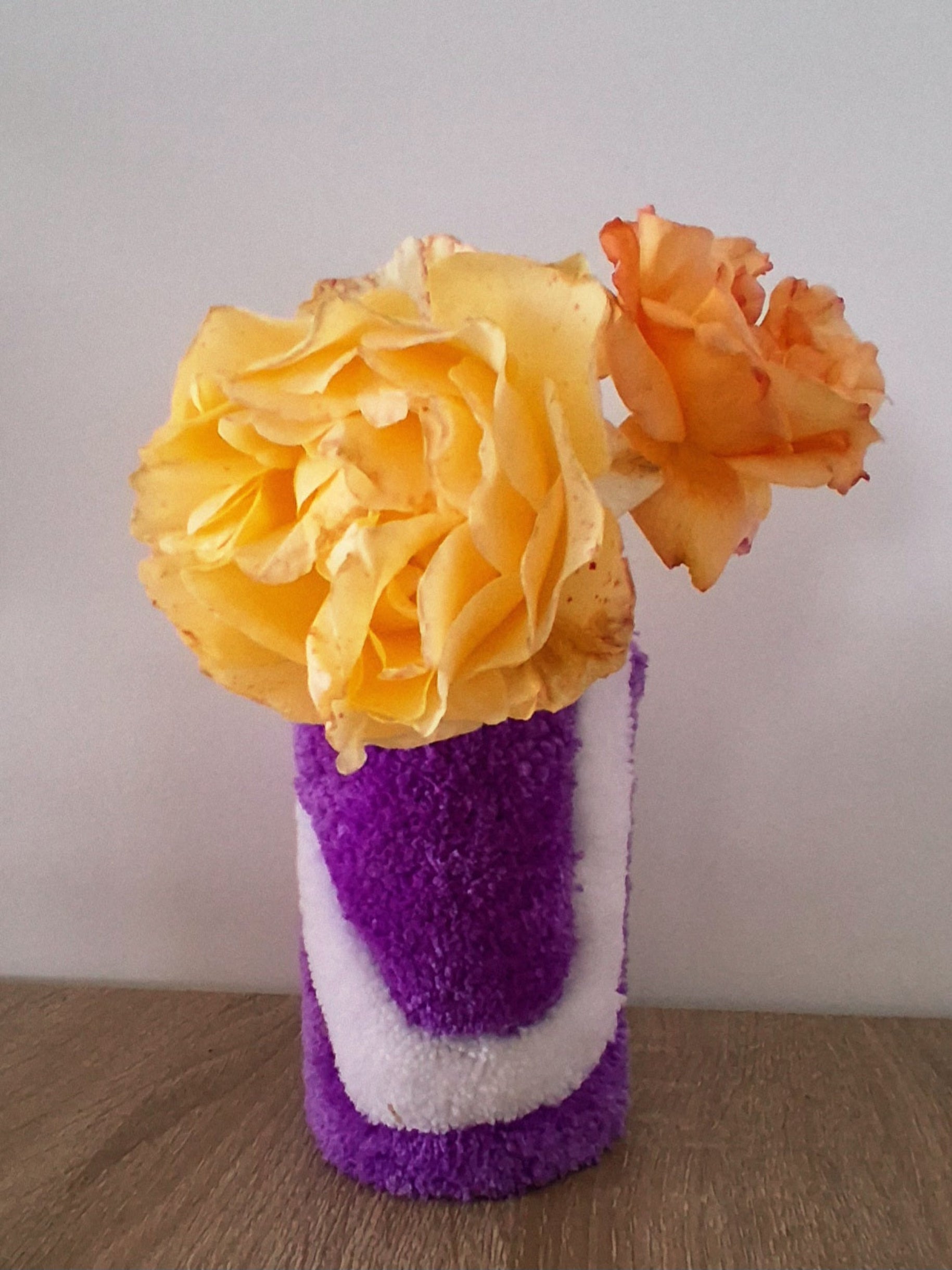 Vase tufté loop violet créé par La Balmo Tufting en laine acrylique