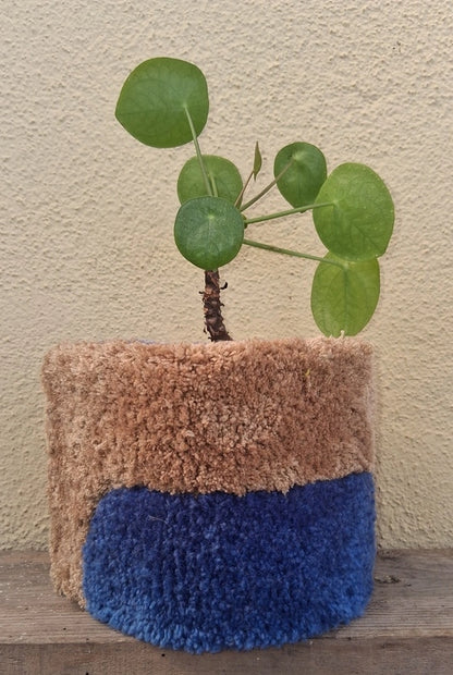 Cache-pot tufté bleu et beige pour apporter élégance et douceur à ta plante préférée