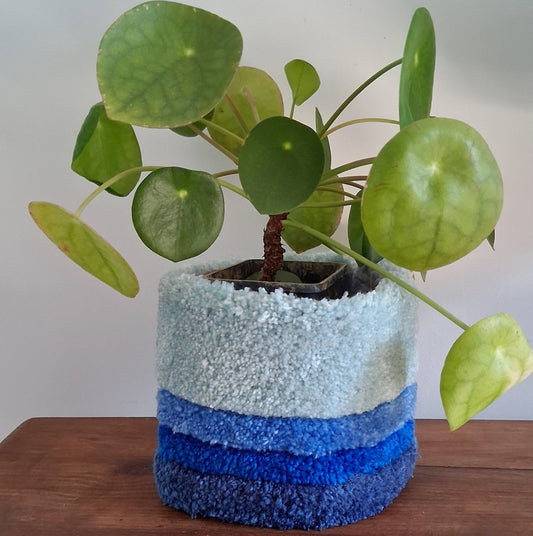 Cache-Pot "BLUE LINE" créé par La Balmo | Tufting - Laine acrylique bleue