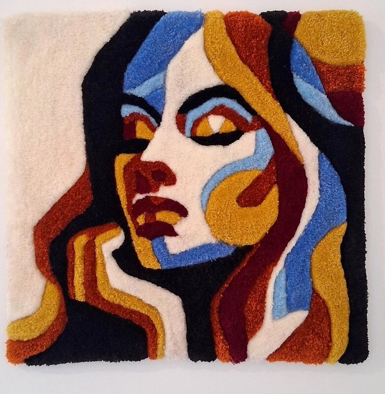 Dyna, portrait de femme en laine acrylique, à l'inspiration cubisme