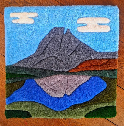 Tufting mural mettant à l'honneur Jean-Pierre, le célèbre Pic du Midi d'Ossau, en version laine