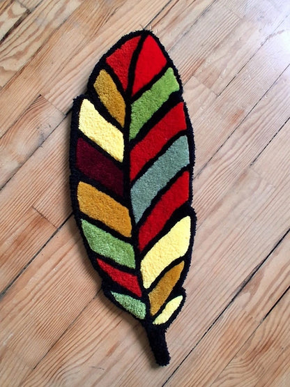 Tufting mural représentant une plume aux coloris variés et élégants