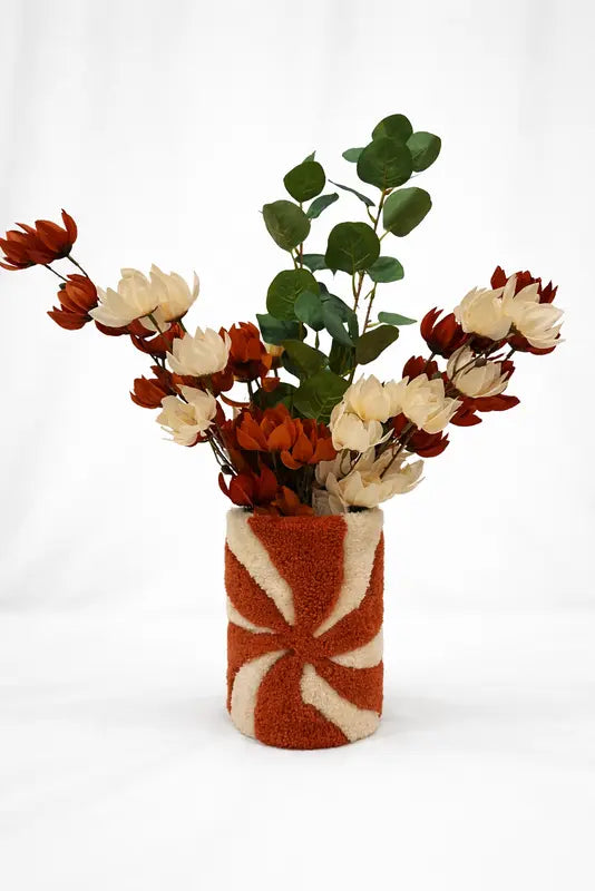 Vase tufté, grand format, rouge et blanc en forme d'ellipse apporte douceur à ton bouquet préféré