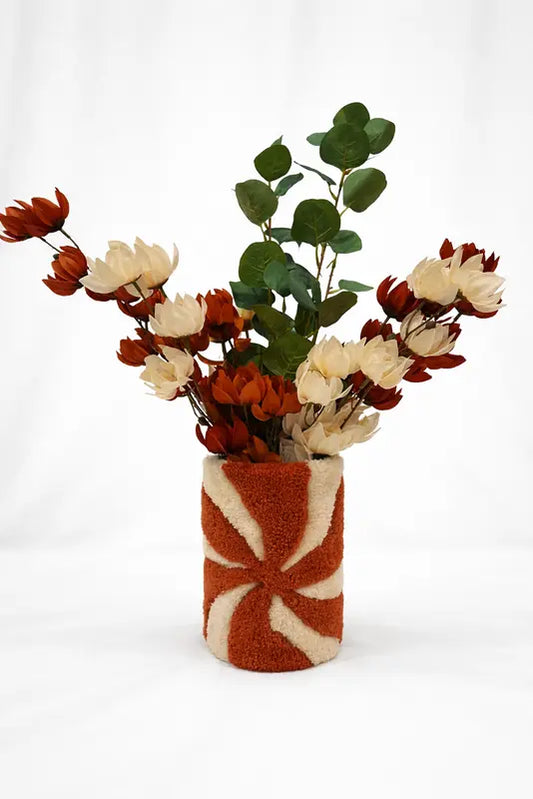 Vase tufté, grand format, rouge et blanc en forme d'ellipse apporte douceur à ton bouquet préféré